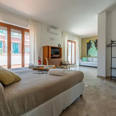 Molo Angioino * Naples